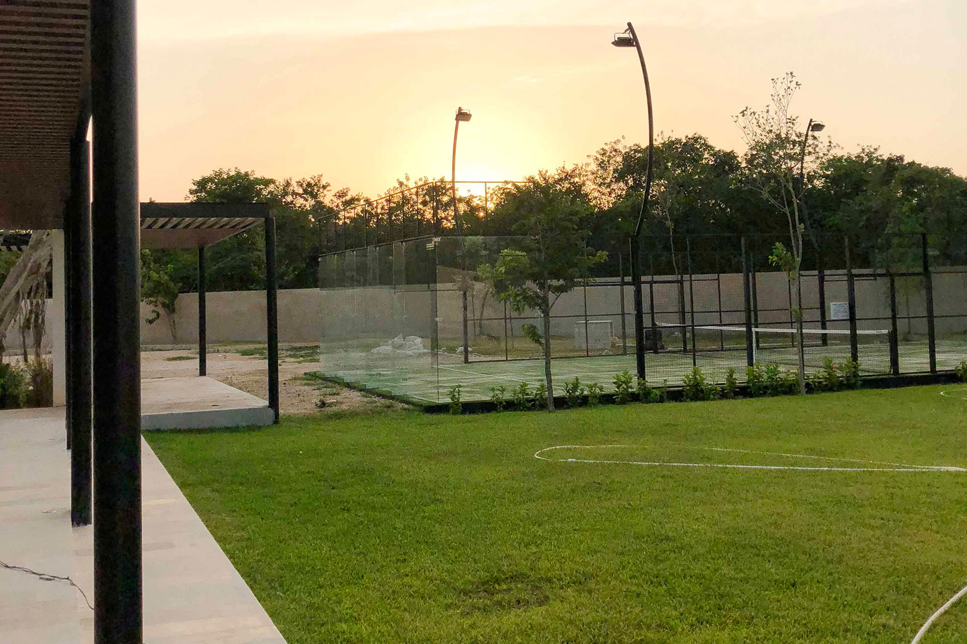 Nuestras canchas de pádel: Listas para recibir a sus primeros jugadores.