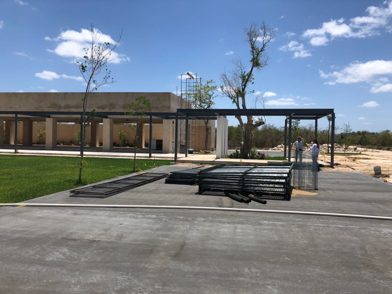 Listos los jardines y la alberca de nuestra Casa Club.