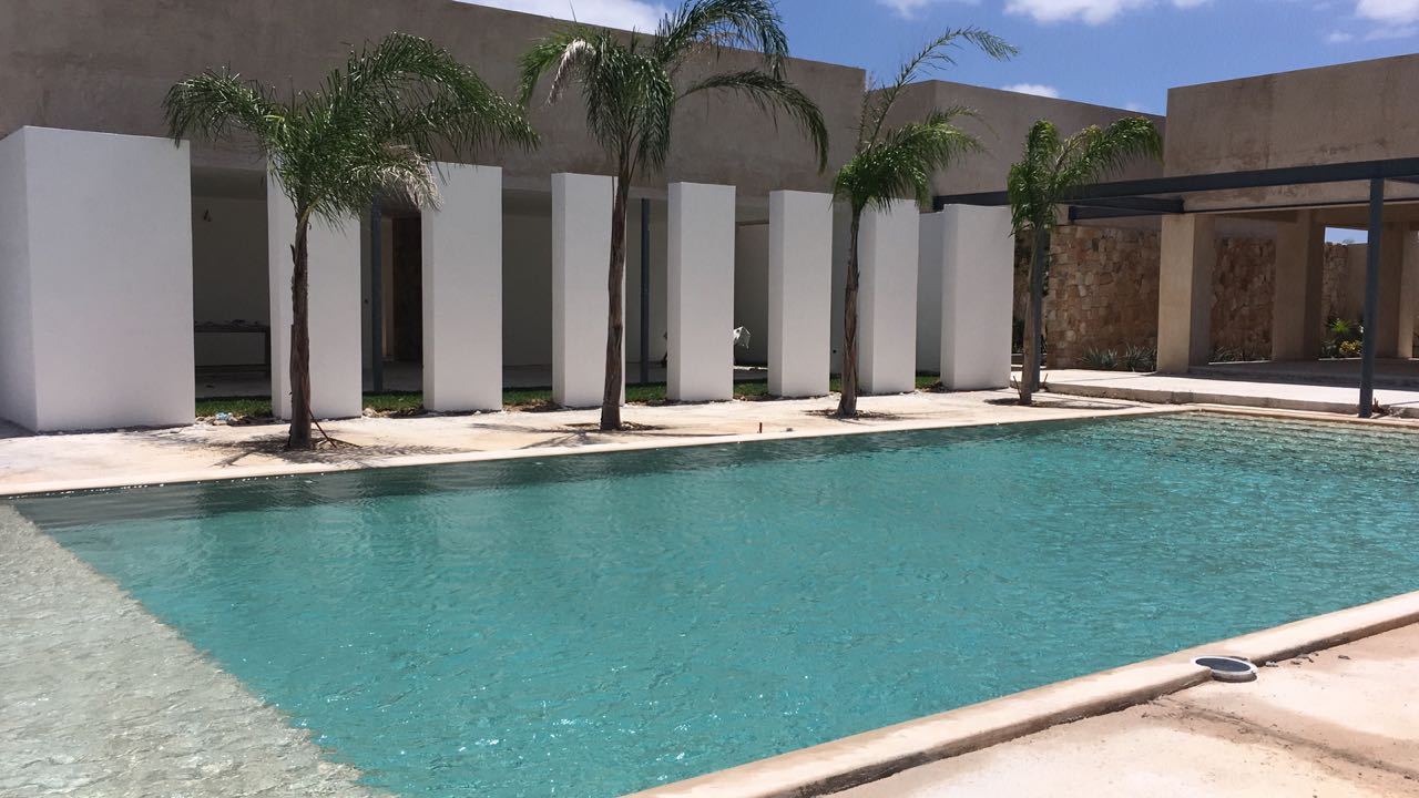 Listos los jardines y la alberca de nuestra Casa Club.