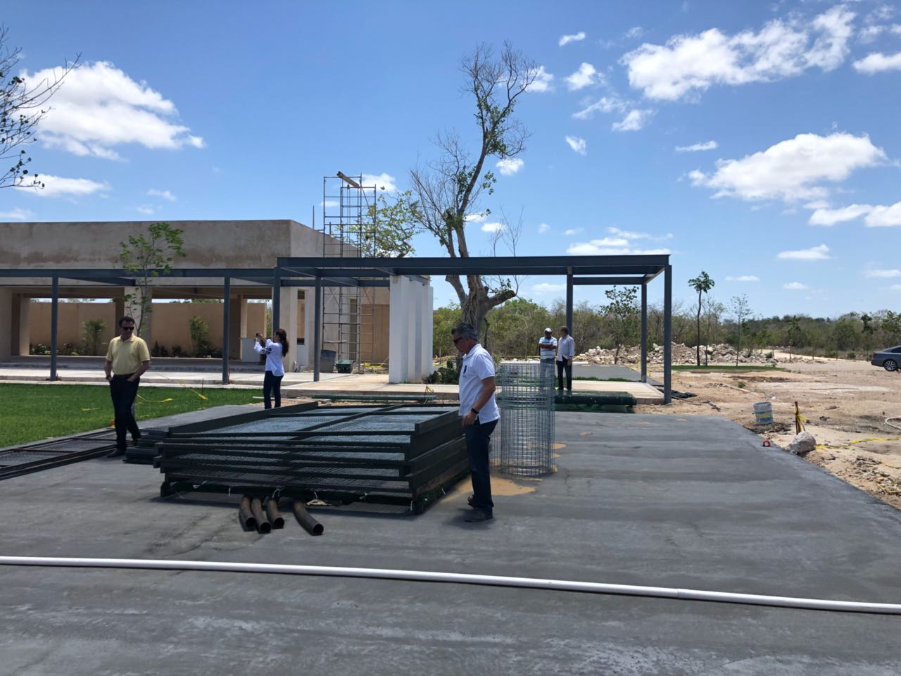 Listos los jardines y la alberca de nuestra Casa Club.