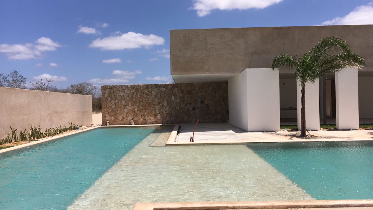 Listos los jardines y la alberca de nuestra Casa Club.