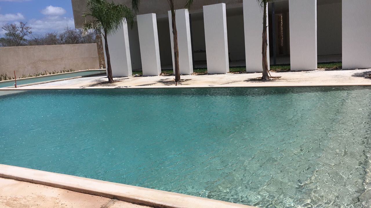 Listos los jardines y la alberca de nuestra Casa Club.