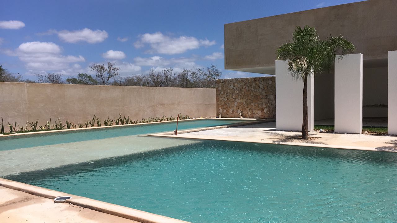 Listos los jardines y la alberca de nuestra Casa Club.